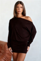 Vestido Entallado de Hombro Caído — Elegancia Seductora