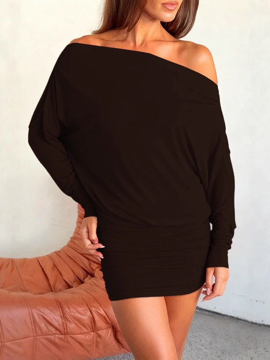 Vestido Entallado de Hombro Caído — Elegancia Seductora